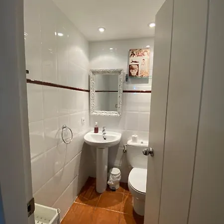 Centrica Con Aire Acondicionado Bano Privado Nevera Homestay Cadaques