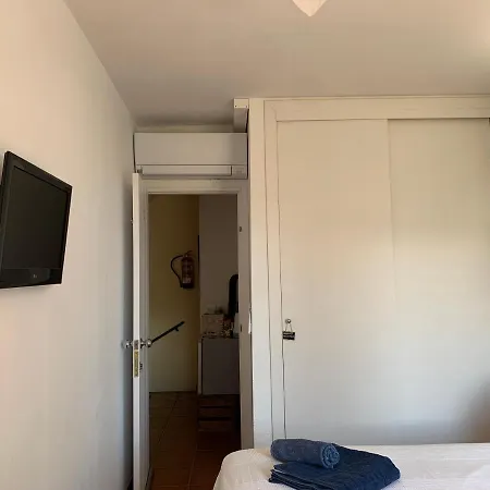 Centrica Con Aire Acondicionado Bano Privado Nevera Homestay Cadaques